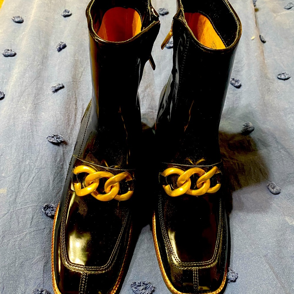 Steve Madden patent leather booties. Never been worn.